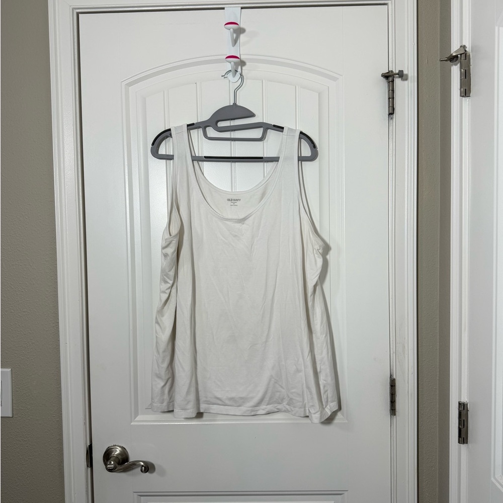 Old Navy White Scoop Neck Tank Top